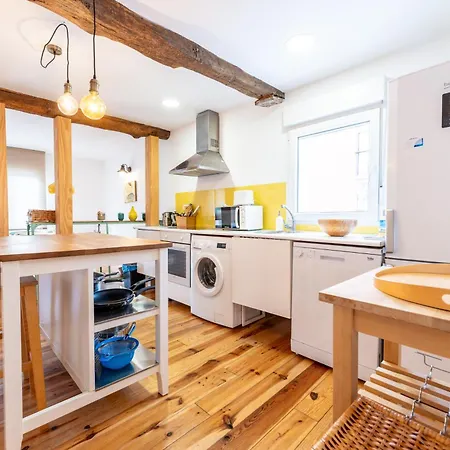 Apartment Warm And Inviting, Location By Urbanhosting