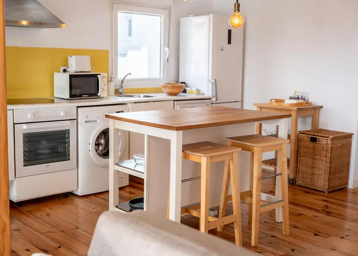 Warm And Inviting, Location By Urbanhosting *