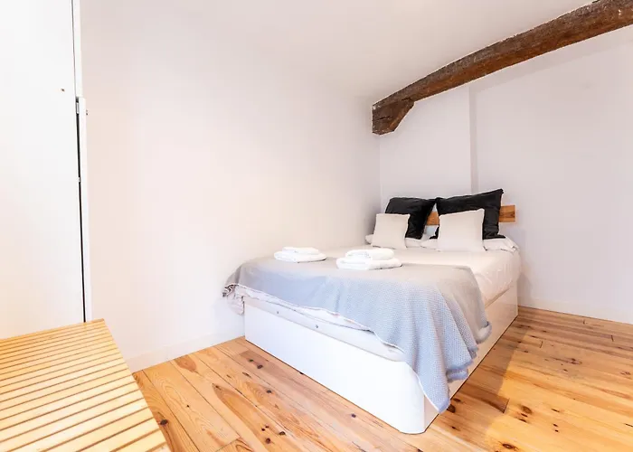 Warm And Inviting, Location By Urbanhosting