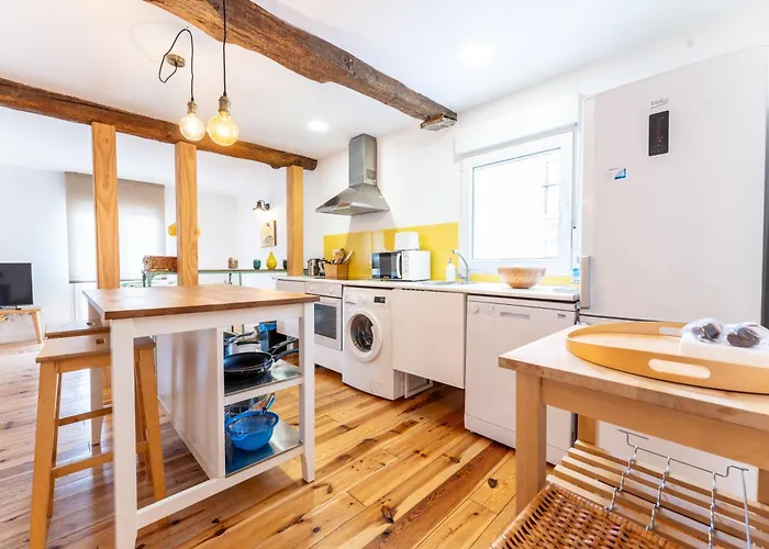 Apartment Warm And Inviting, Location By Urbanhosting