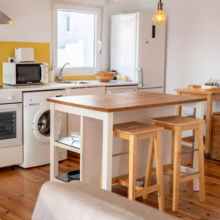 Warm And Inviting, Location By Urbanhosting *